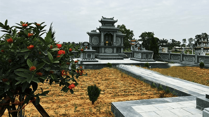 Khuôn viên nhìn bên trong của Khu lăng mộ đá - Nhìn từ bên trái vào trong