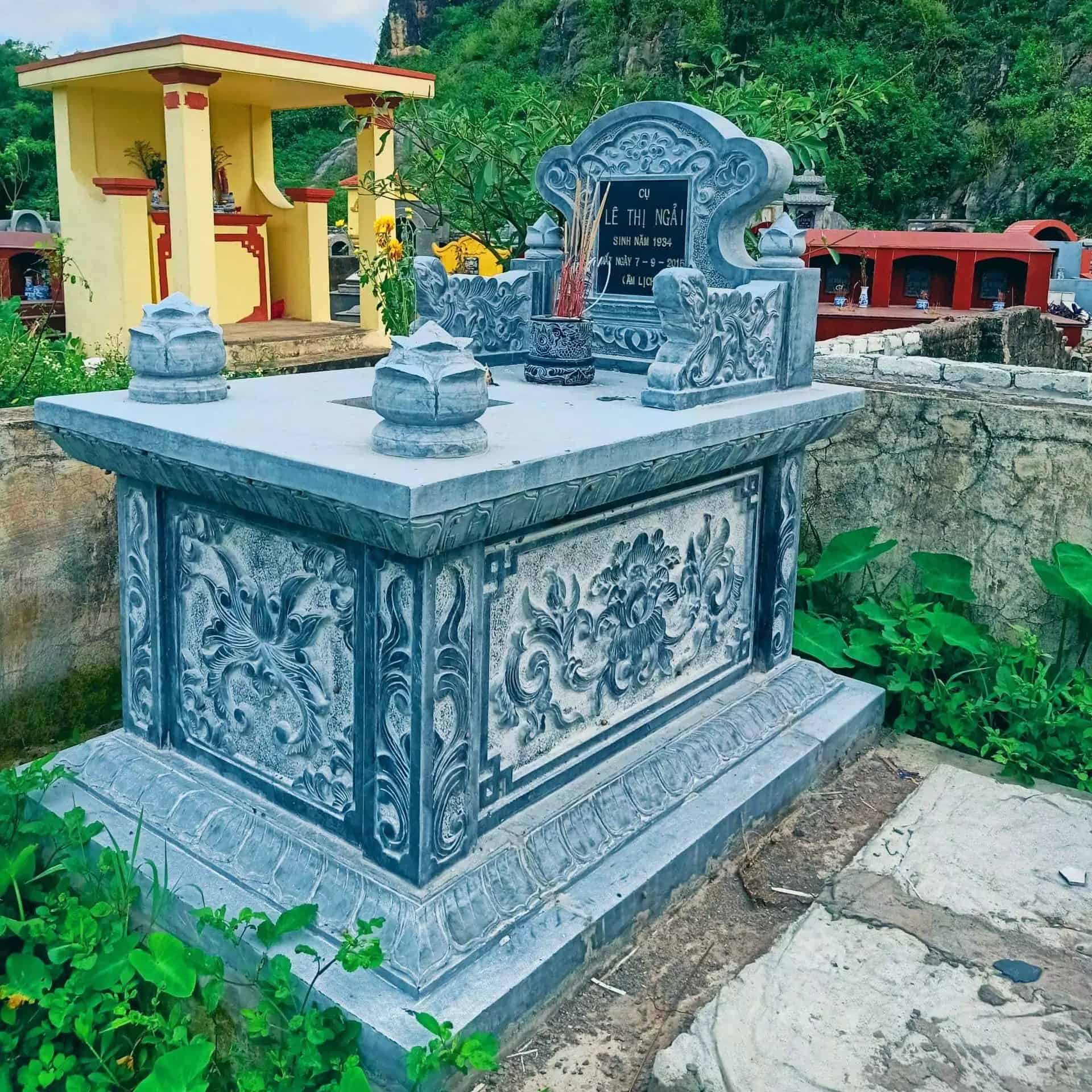 Mẫu mộ Hậu bành đá đẹp MKM010 - Đơn giản, tinh tế, chuẩn kích thước lỗ ban