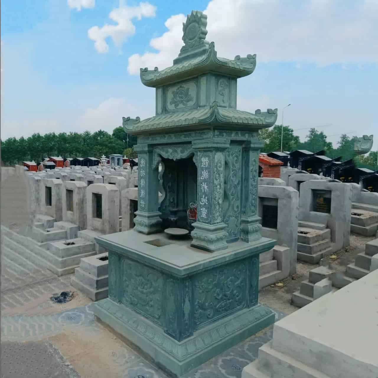 Mẫu mộ đá 2 mái đá xanh rêu đẹp ezgif 2 b07af6771e