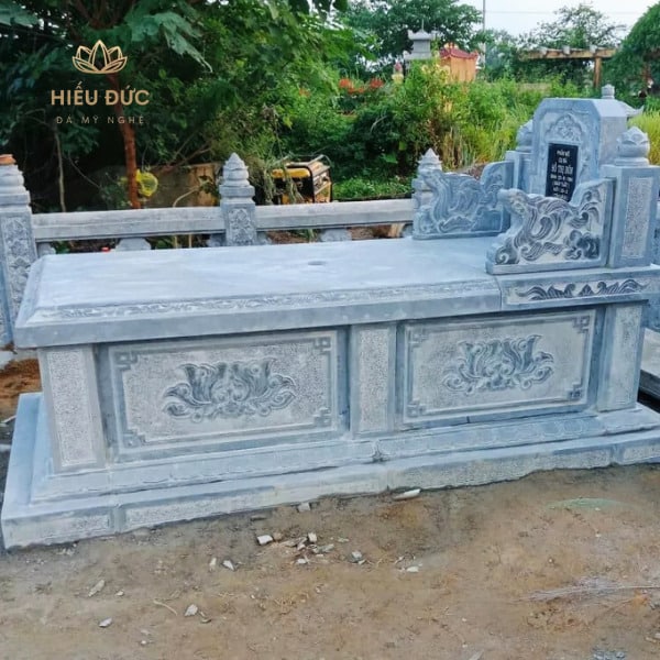 Mẫu mộ hậu bành đẹp - MKM018 - thiết kế tạo sự gần gũi và thiêng liêng