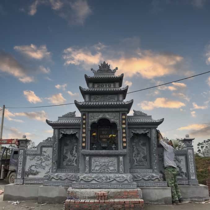 Mẫu Lăng thờ đá đẹp, chuẩn phong thủy - LTD023