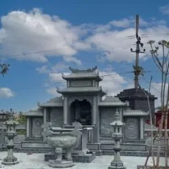 Mẫu Lăng thờ đá xanh rêu đẹp, chuẩn phong thủy - LTD030