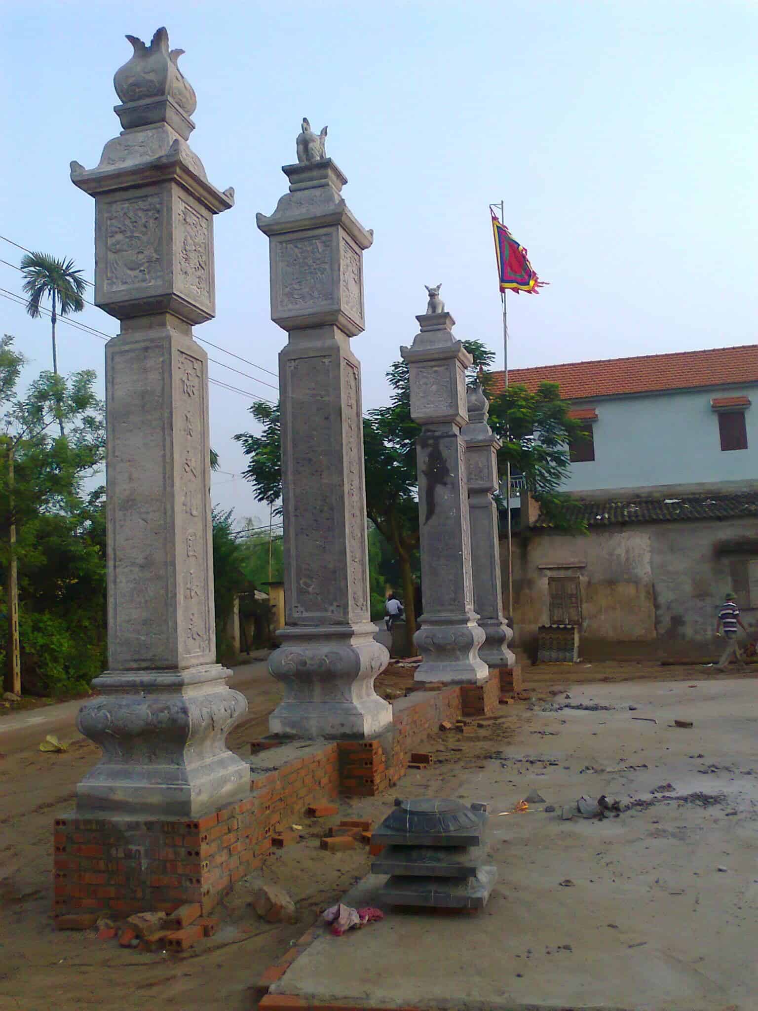 Mẫu cột đá chuẩn phong thủy, điêu khắc sắc nét - CD003