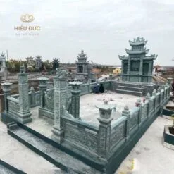 Khu lăng mộ đá xanh rêu đẹp, gần gũi, chuẩn phong thủy - KLM23