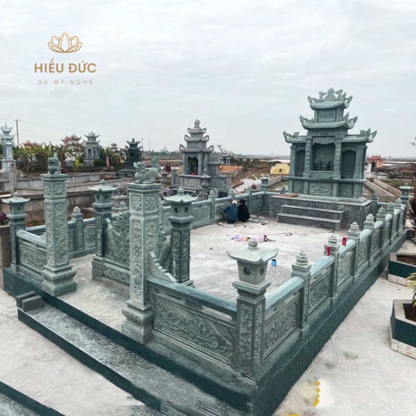 Khu lăng mộ đá xanh rêu đẹp, gần gũi, chuẩn phong thủy - KLM23