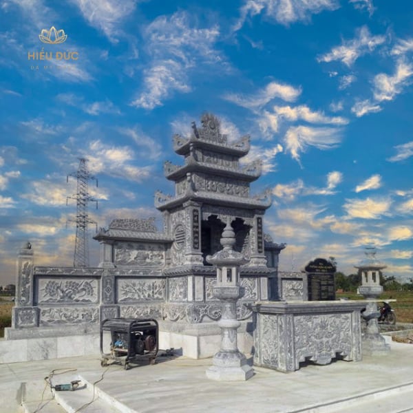 Mức giá lăng mộ đá xanh đen cho các gia đình tham khảo số 1 muc-gia-lang-mo-da-xanh-den-cho-cac-gia-dinh-tham-khao-so-1.jpg