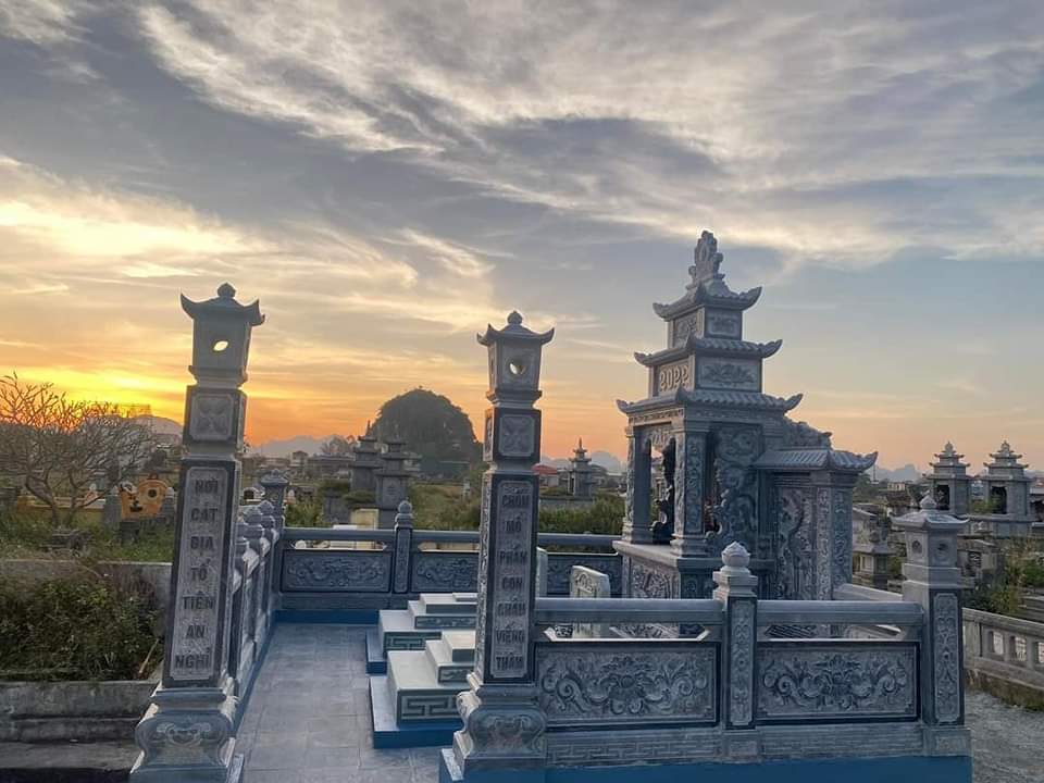 Khu lăng mộ đá xanh KLM053